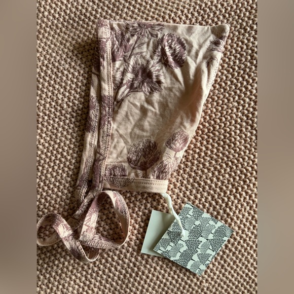 Kate Quinn Dahlia elf hat - Picture 3 of 3